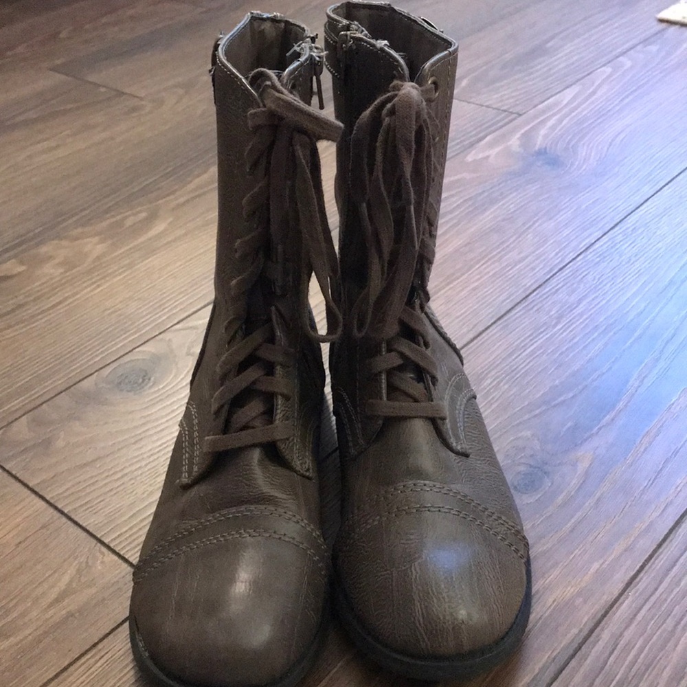Combat boots